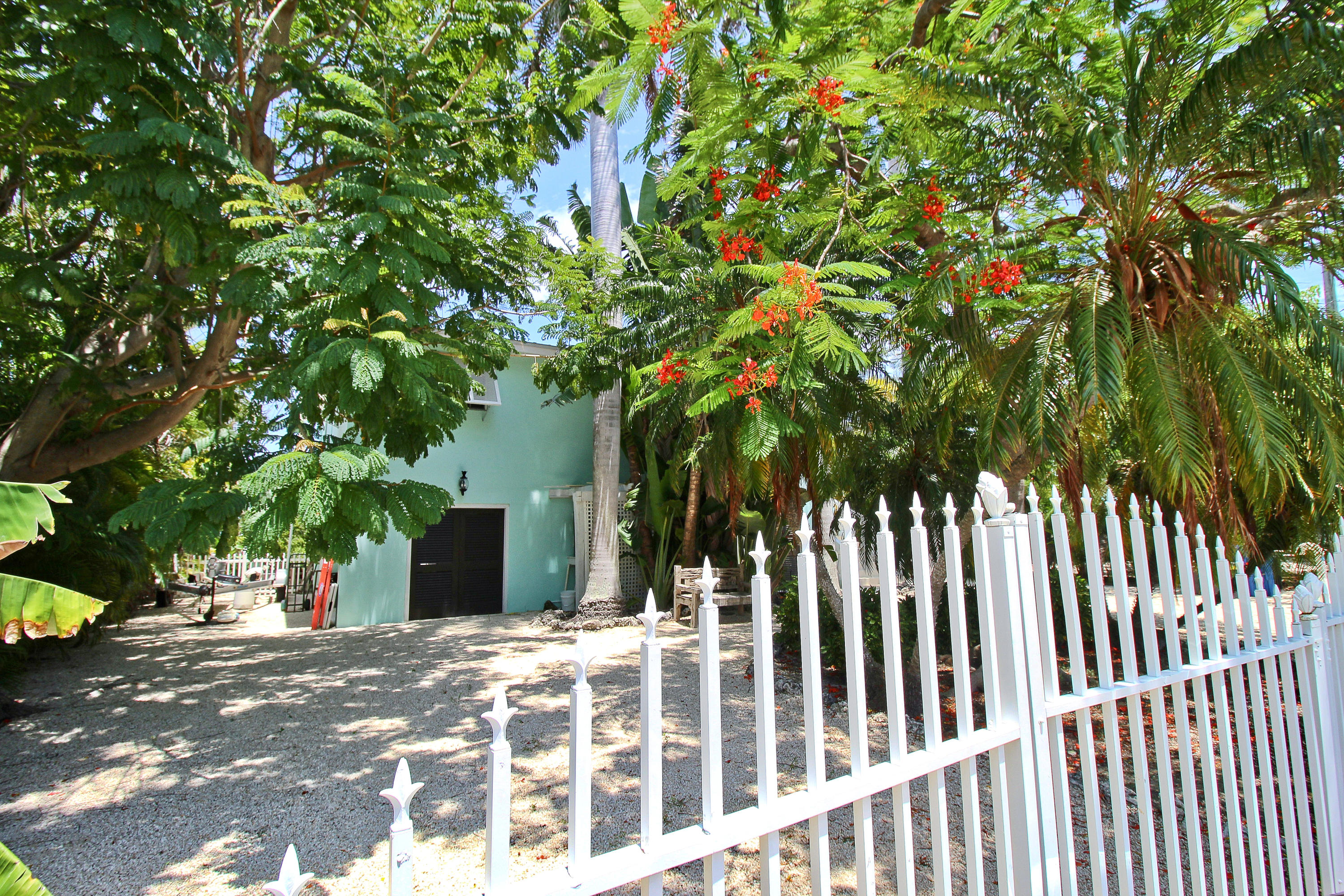 558 Sombrero Beach Road Marathon, FL 33050 - Photo 53 of 55 Private Gated Entrance