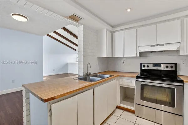 $329,900 | 10302 Northwest 9th St Circle, Unit 204, Miami, FL 33172