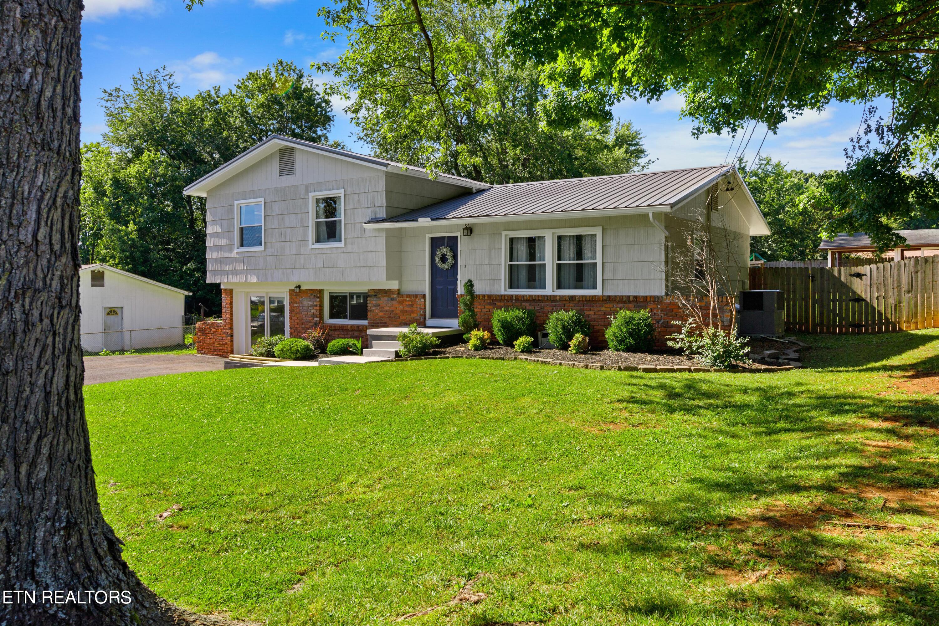 4913 Malta Road Knoxville, TN 37921 - Photo 2 of 27 030A4890