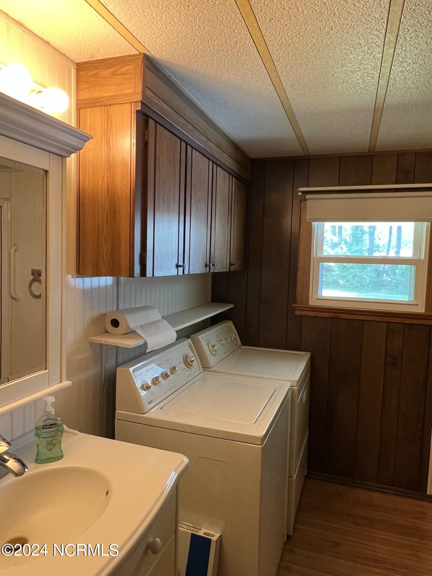 107 Eason Lane Elizabeth City, NC 27909 - Photo 17 of 25 Hall Bathroom