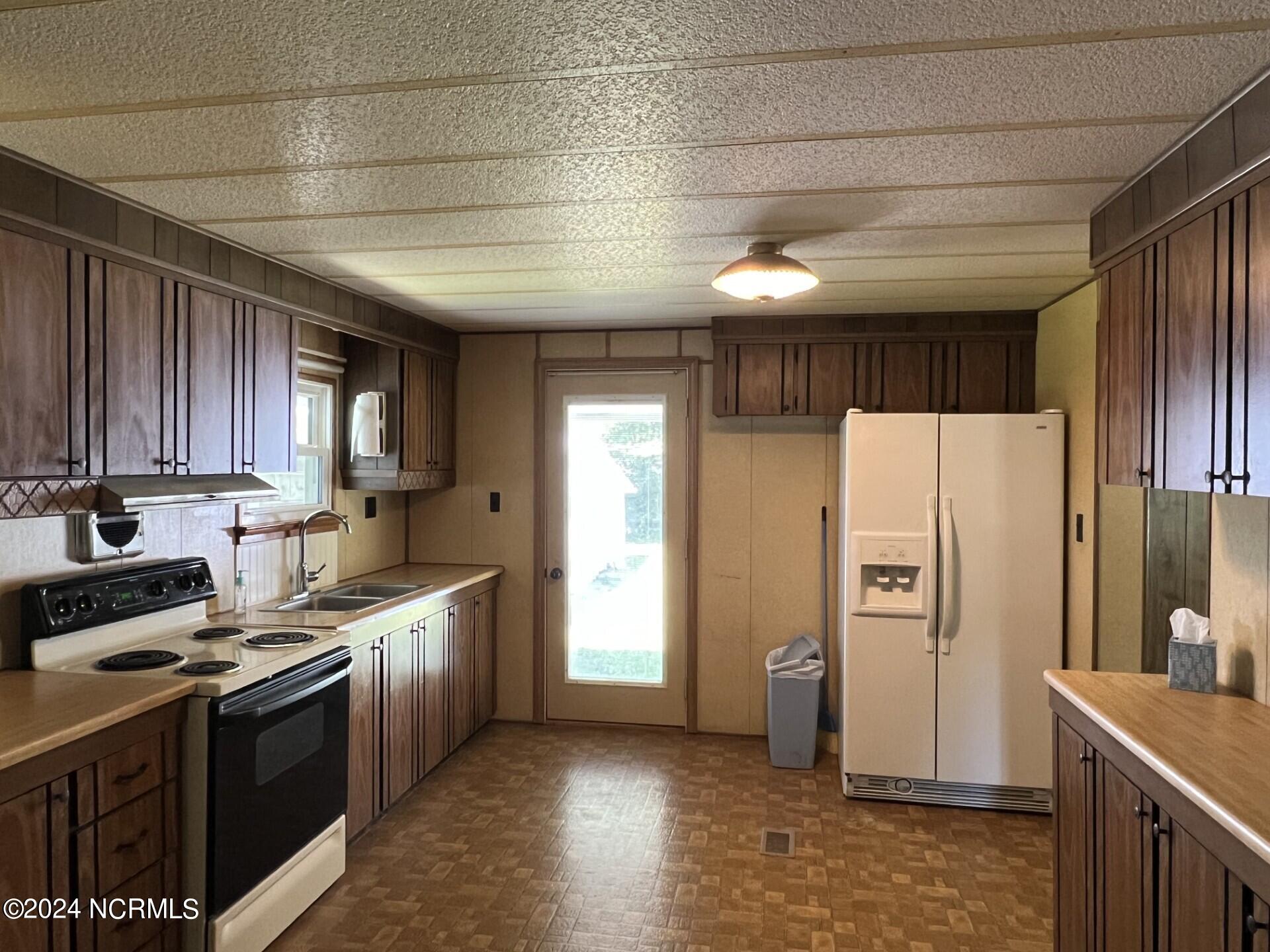107 Eason Lane Elizabeth City, NC 27909 - Photo 10 of 25 Kitchen