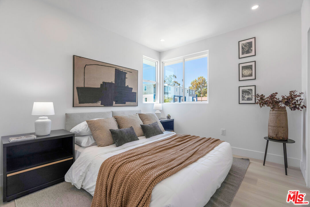5832 David Avenue, Unit 1 Los Angeles, CA 90034 - Photo 22 of 44 a bedroom with a bed and a lamp on dresser