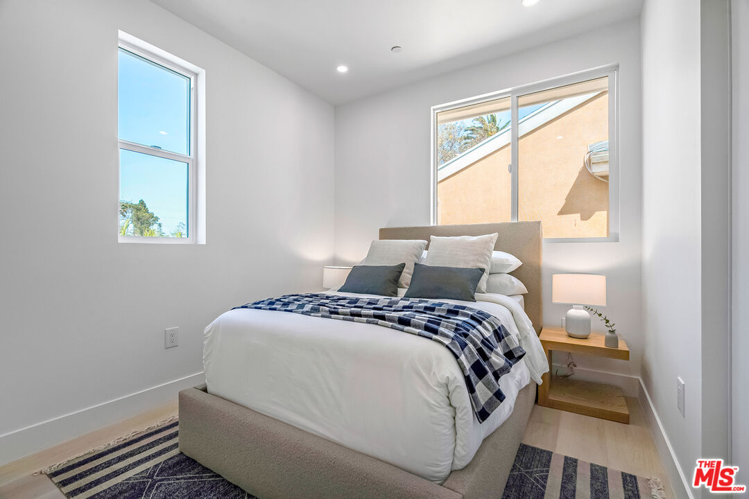 5832 David Avenue, Unit 1 Los Angeles, CA 90034 - Photo 27 of 44 a bedroom with a bed and a window