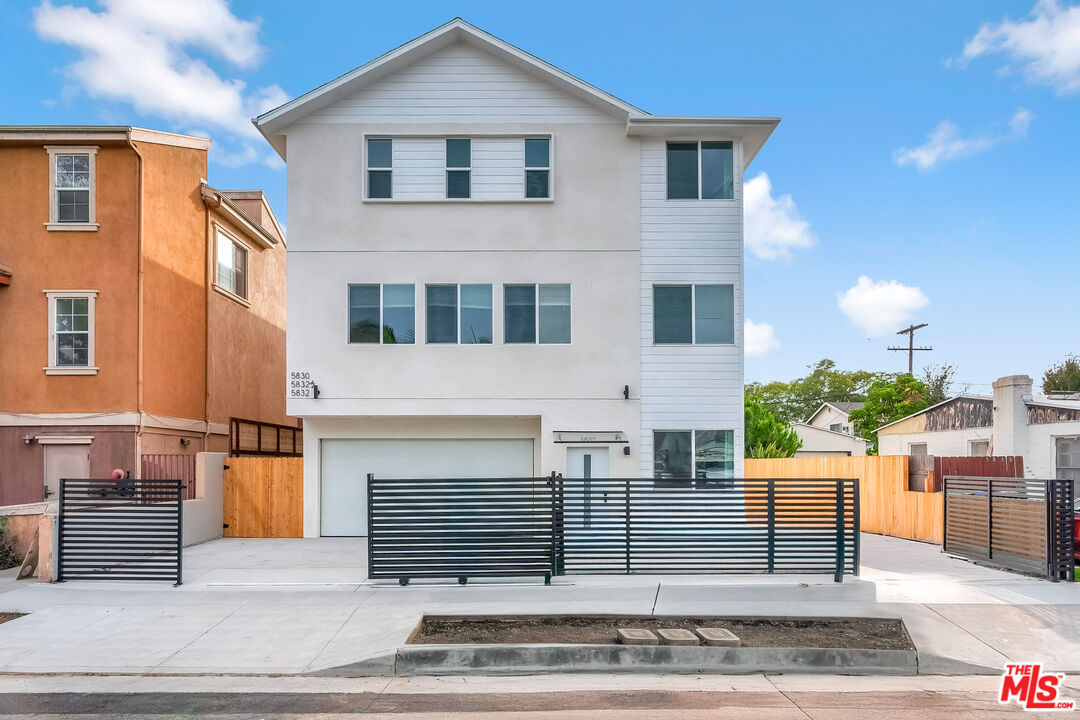 5832 David Avenue, Unit 1 Los Angeles, CA 90034 - Photo 3 of 44 a view of a house with a terrace