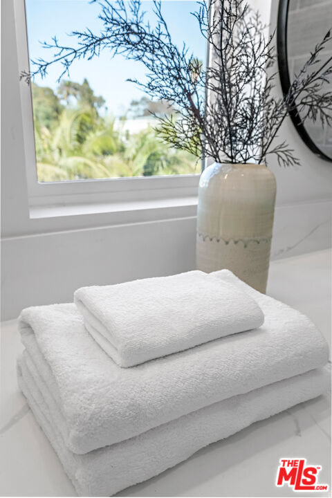 5832 David Avenue, Unit 1 Los Angeles, CA 90034 - Photo 34 of 44 a bedroom with a bed and a window