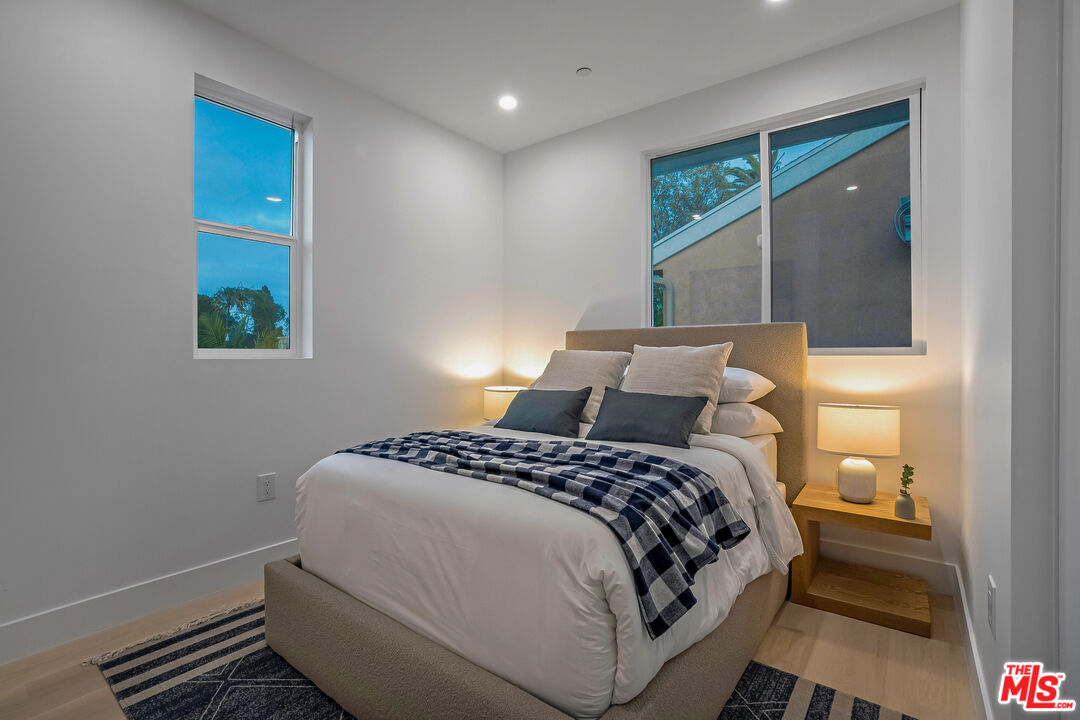 5832 David Avenue, Unit 1 Los Angeles, CA 90034 - Photo 40 of 44 a bedroom with a bed and a window