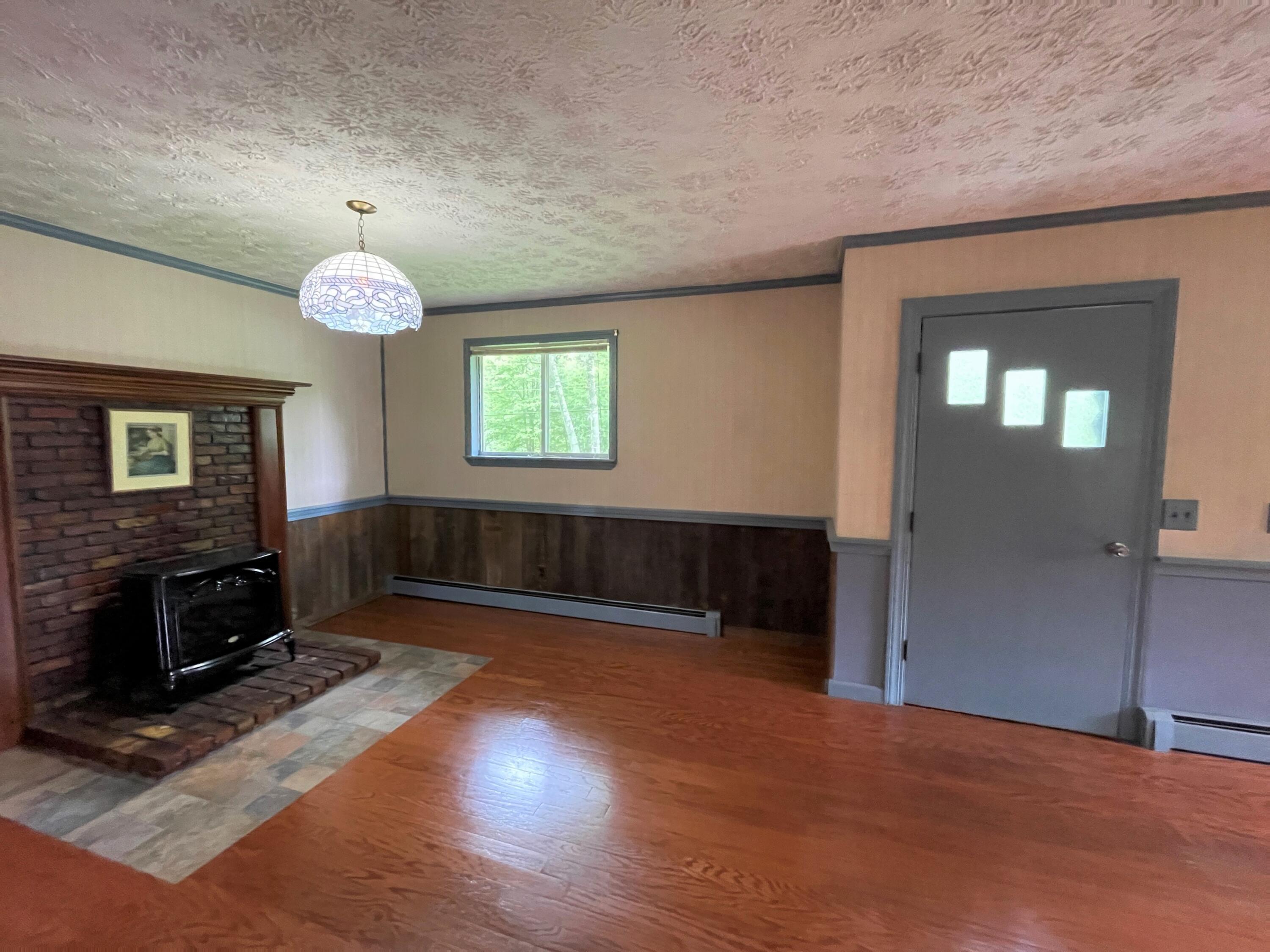 106 Town Farm Road Sidney, ME 04330 - Photo 7 of 45 entry / Living room