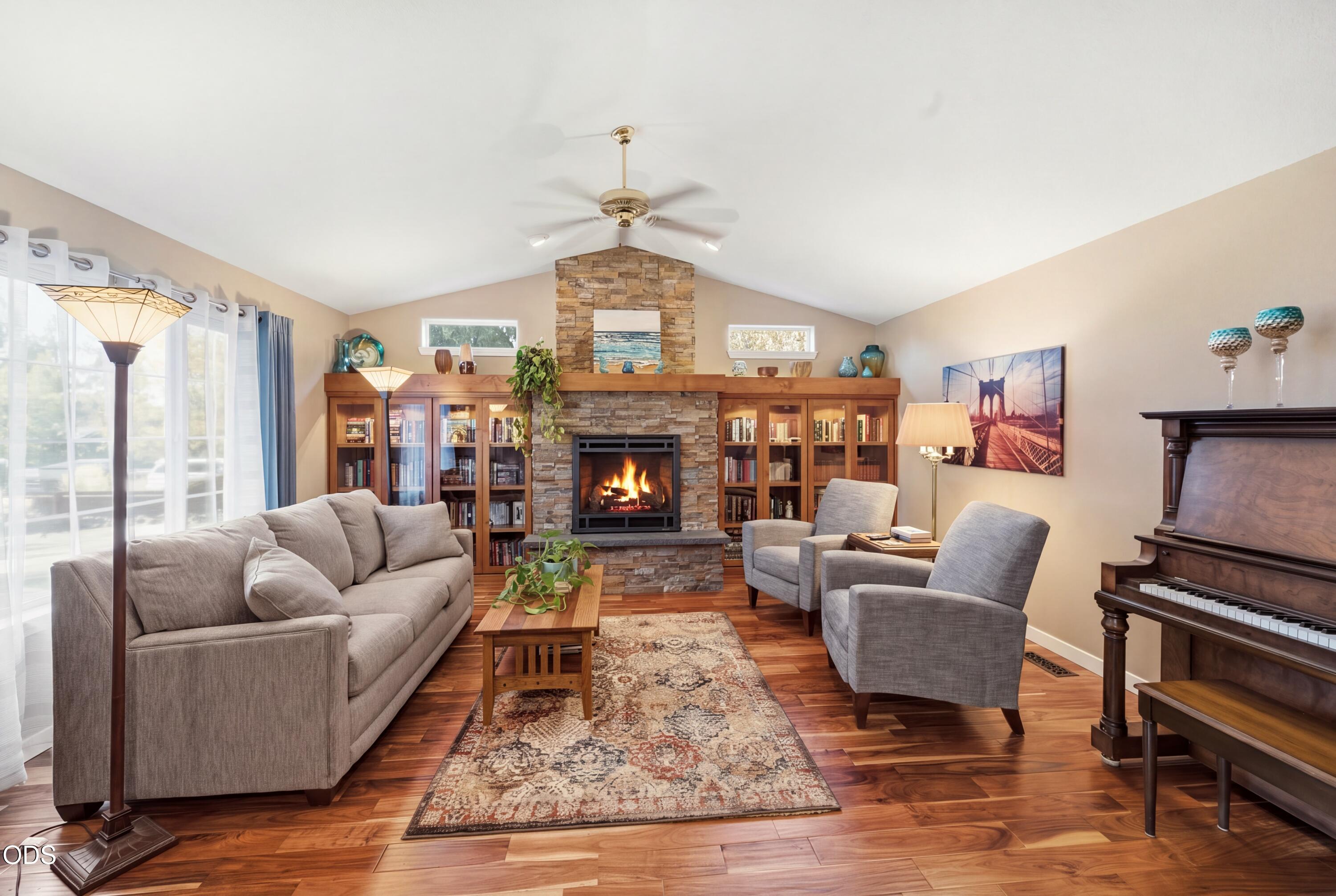 61325 Victory Loop Bend, OR 97702 - Photo 5 of 57 Gallery Image 5
