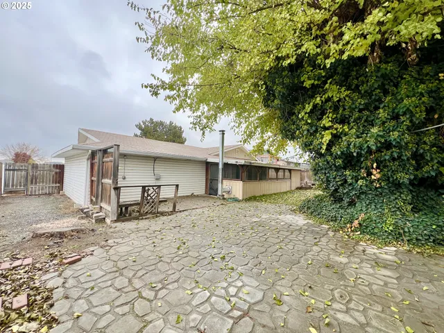 a view of a house with a tree