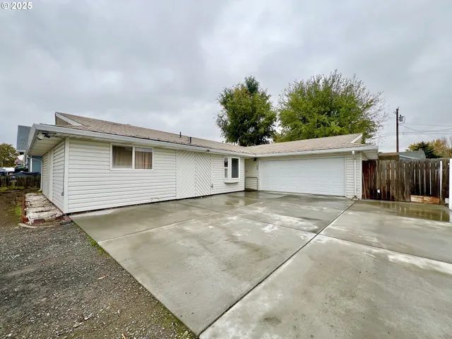 a view of a backyard with a garage