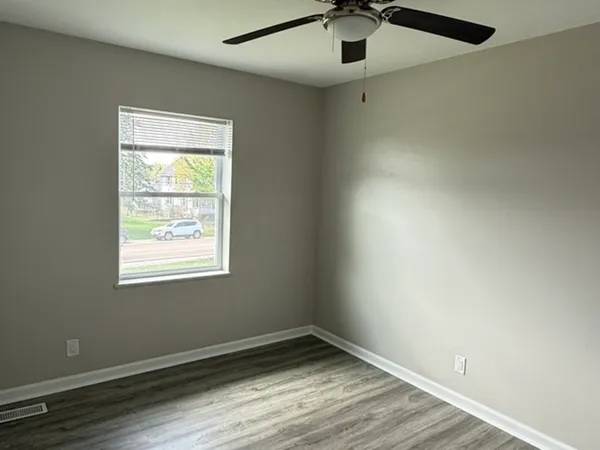 $249,500 | 691 Old Indian Trail, Aurora, IL 60506