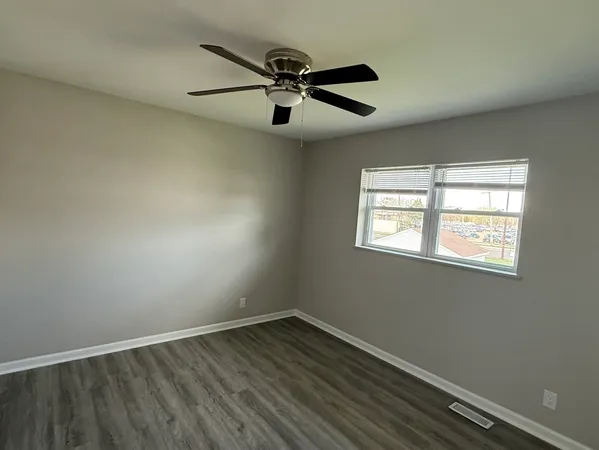 $249,500 | 691 Old Indian Trail, Aurora, IL 60506