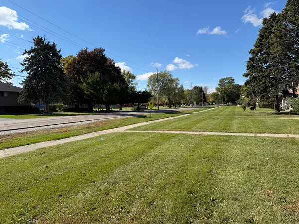 $249,500 | 691 Old Indian Trail, Aurora, IL 60506