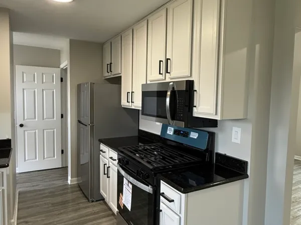 $249,500 | 691 Old Indian Trail, Aurora, IL 60506