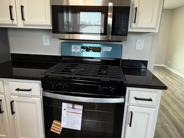 $249,500 | 691 Old Indian Trail, Aurora, IL 60506