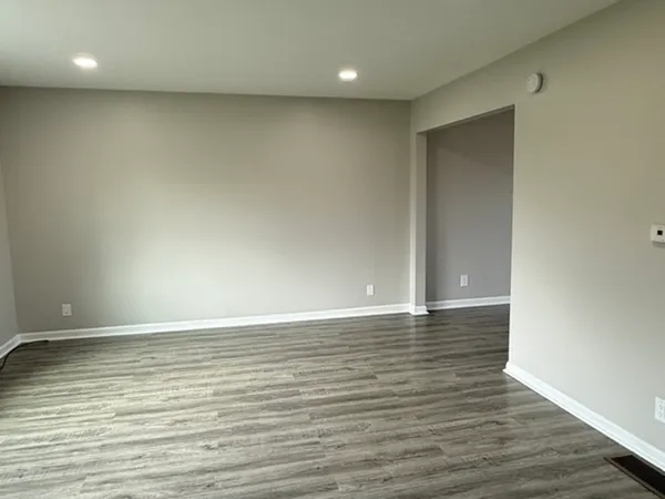 $249,500 | 691 Old Indian Trail, Aurora, IL 60506