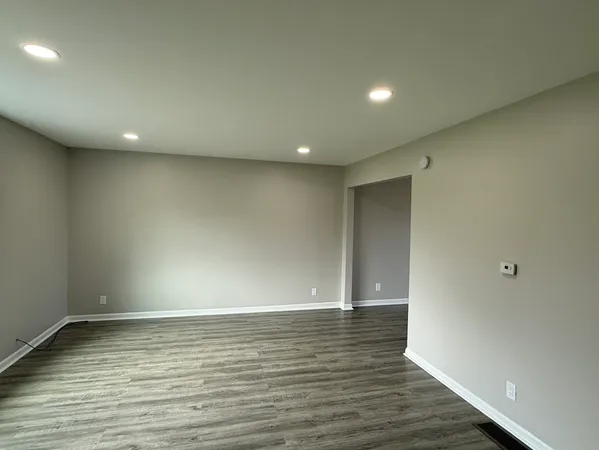 $249,500 | 691 Old Indian Trail, Aurora, IL 60506