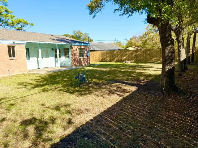 $295,000 | 423 Baywood Street, Shoreacres, TX 77571