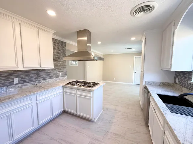 $295,000 | 423 Baywood Street, Shoreacres, TX 77571