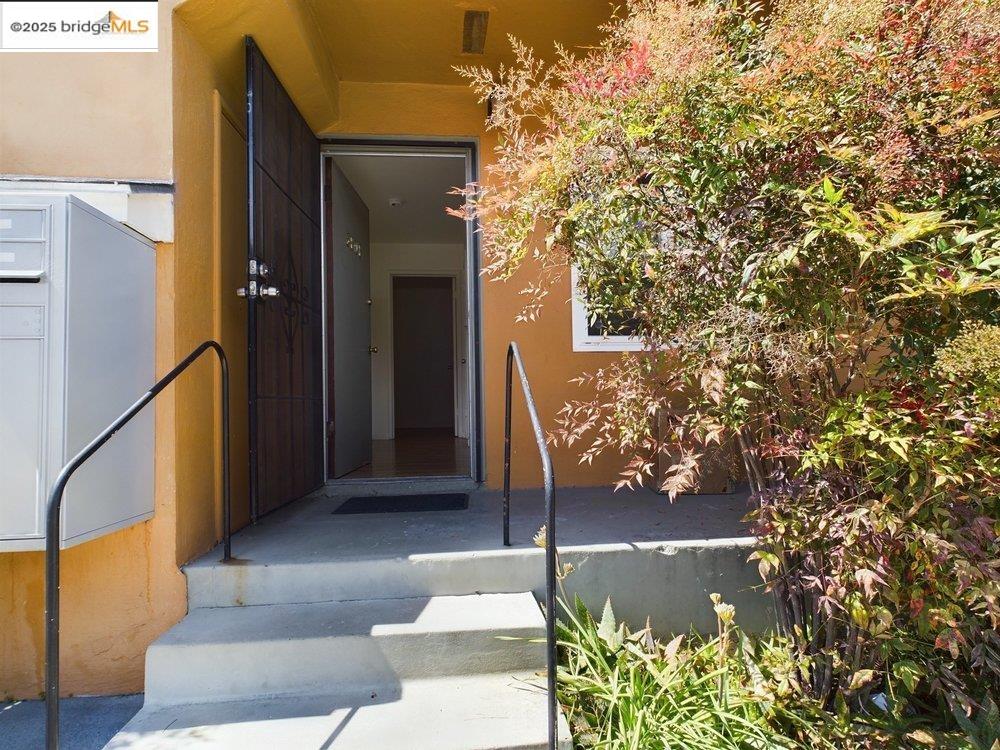 3811 Opal Street, Unit 3801 Oakland, CA 94609 - Photo 5 of 16