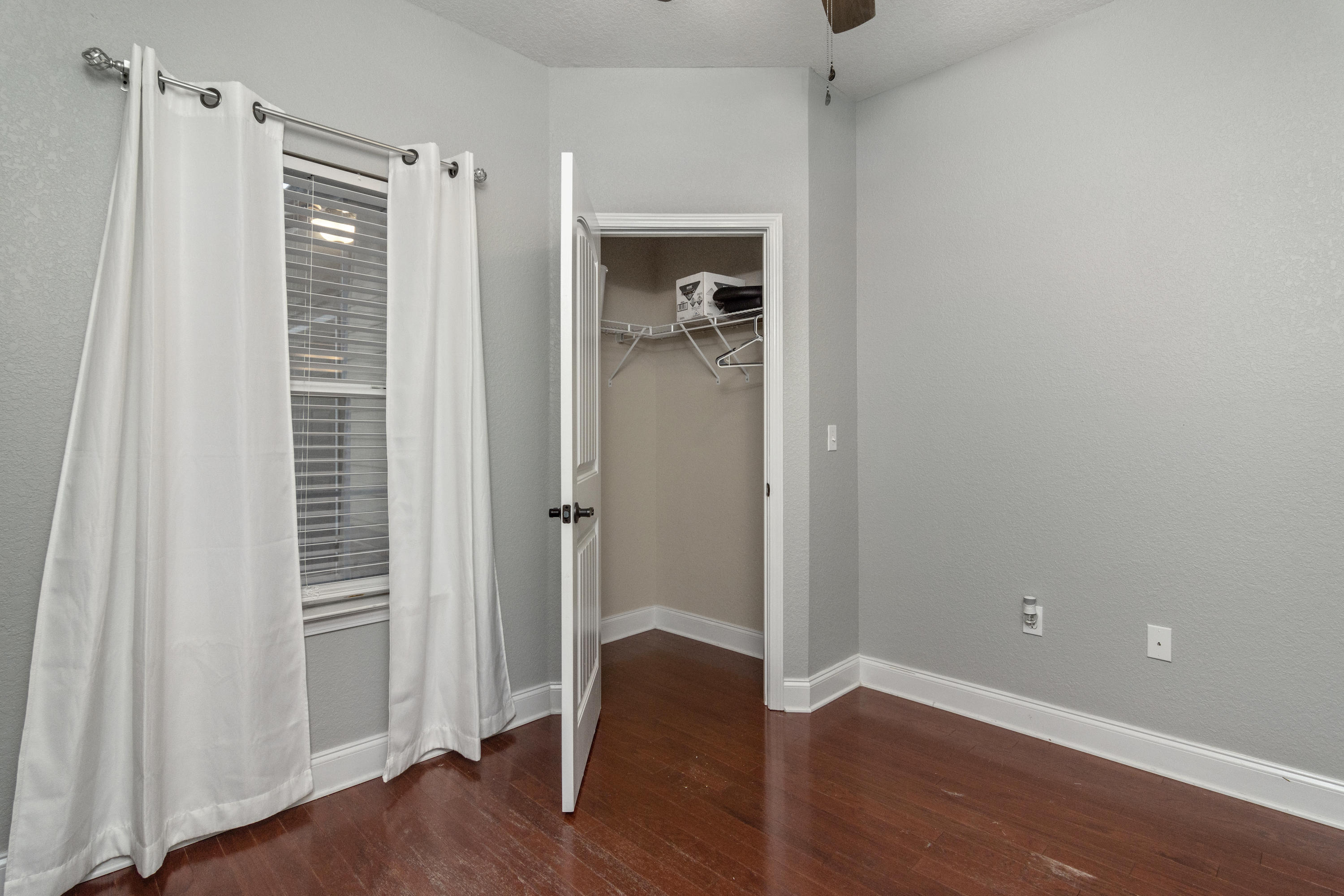 4610 Hermosa Road Crestview, FL 32539 - Photo 28 of 35 wooden floor in an empty room