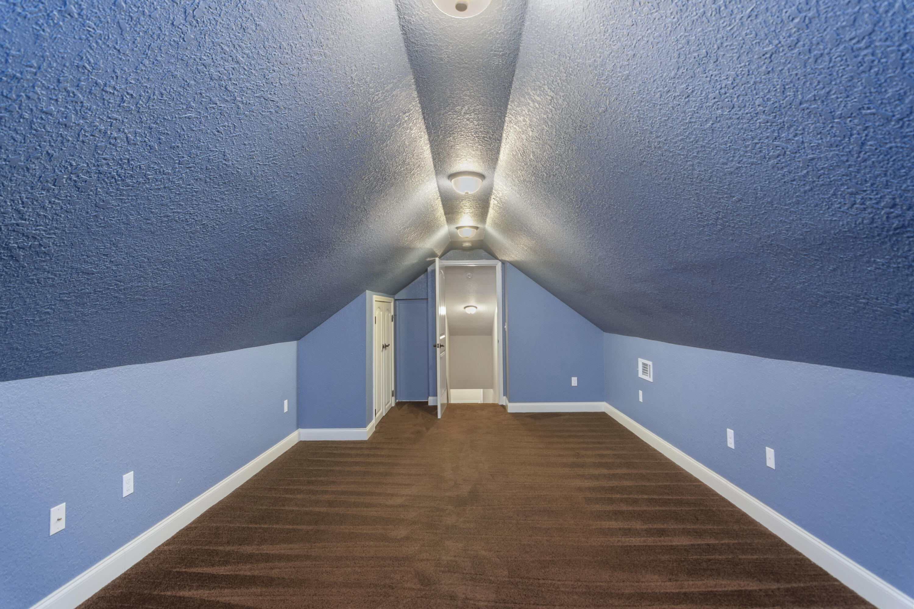 4610 Hermosa Road Crestview, FL 32539 - Photo 31 of 35 a view of a hallway with stairs