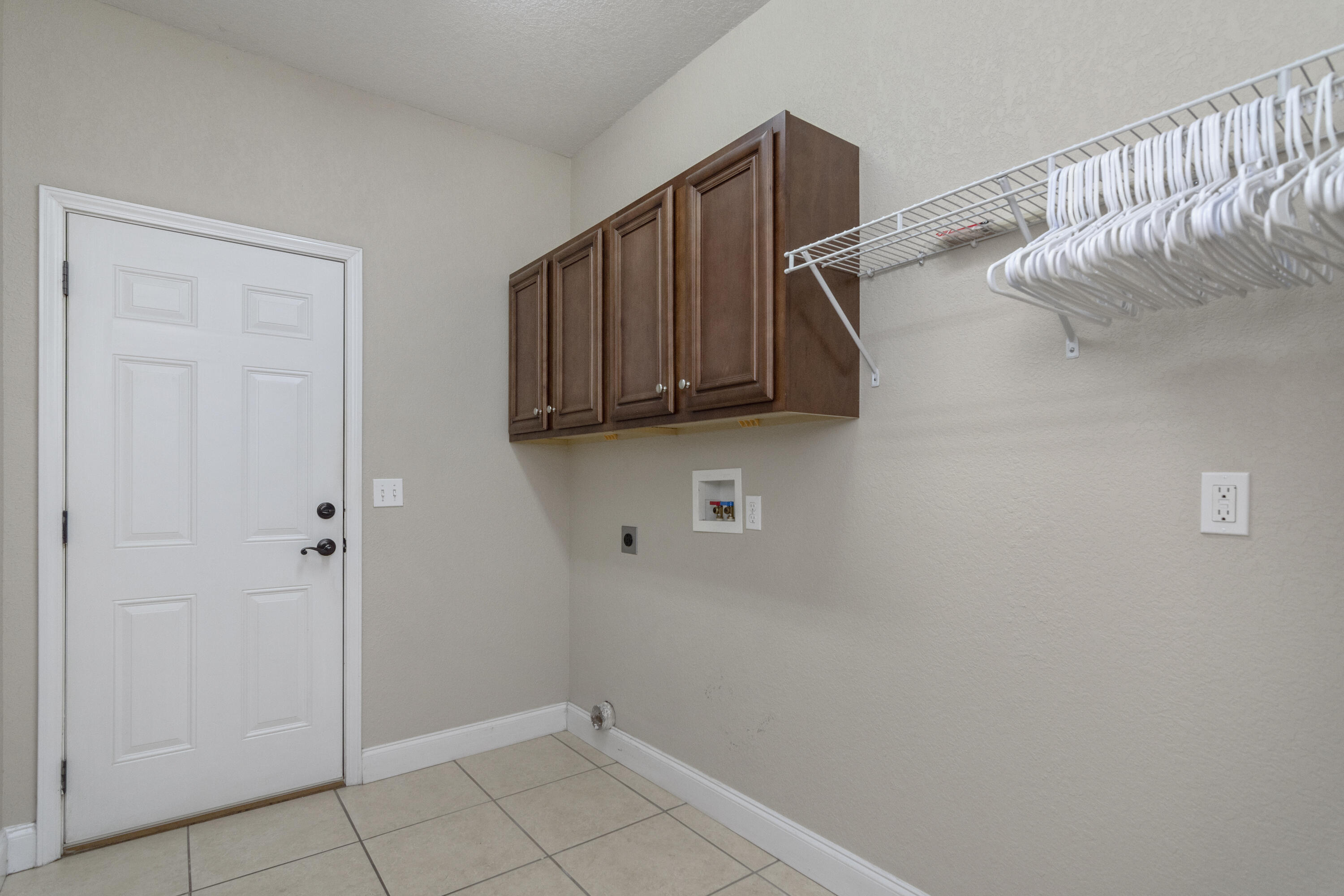 4610 Hermosa Road Crestview, FL 32539 - Photo 32 of 35 a view of walk in closet