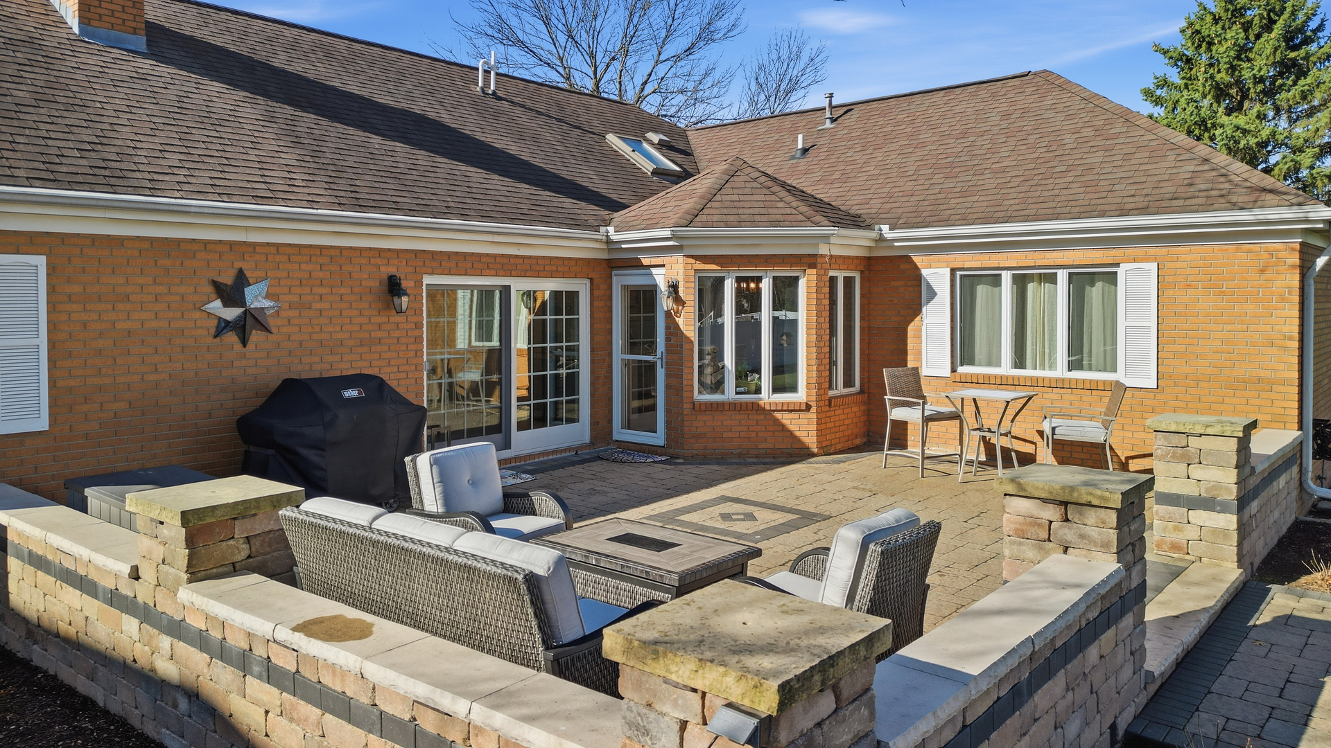 1101 Northridge Dixon, IL 61021 - Photo 27 of 45 a outdoor space with patio furniture