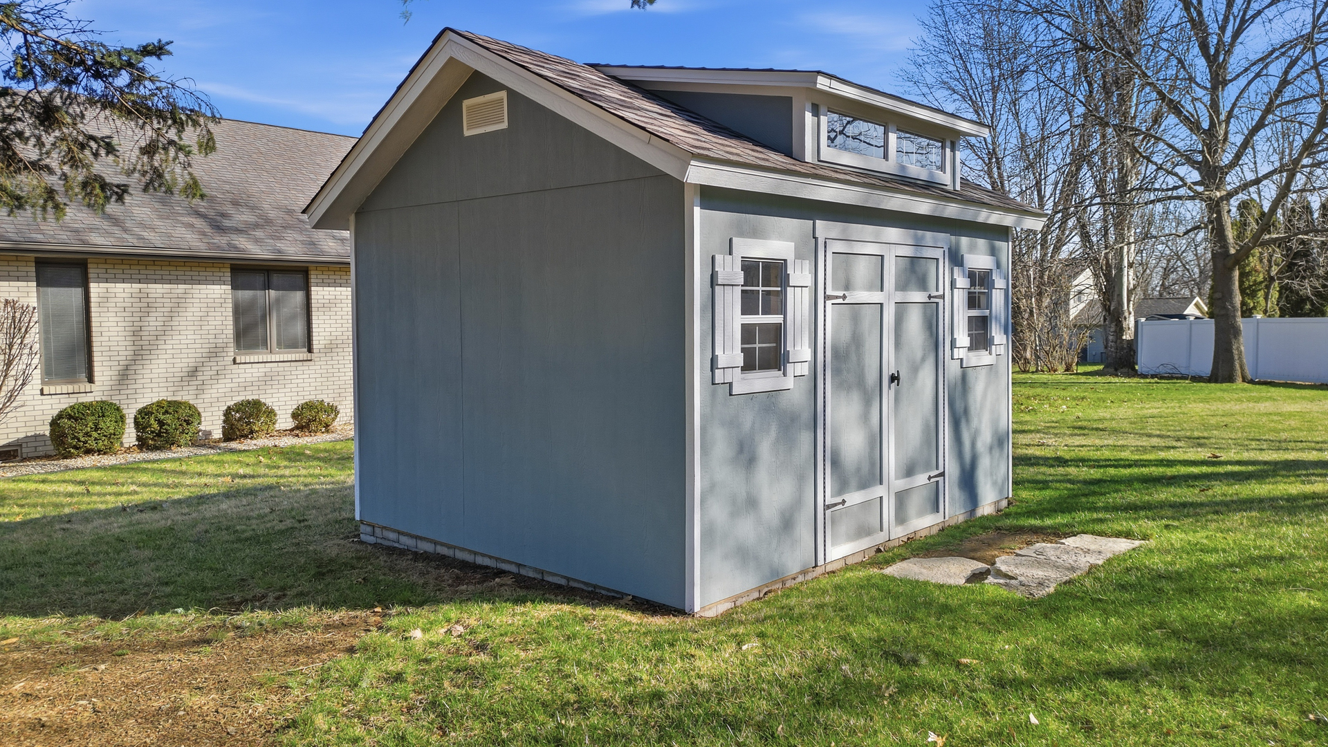 1101 Northridge Dixon, IL 61021 - Photo 29 of 45 a front view of a house with a yard