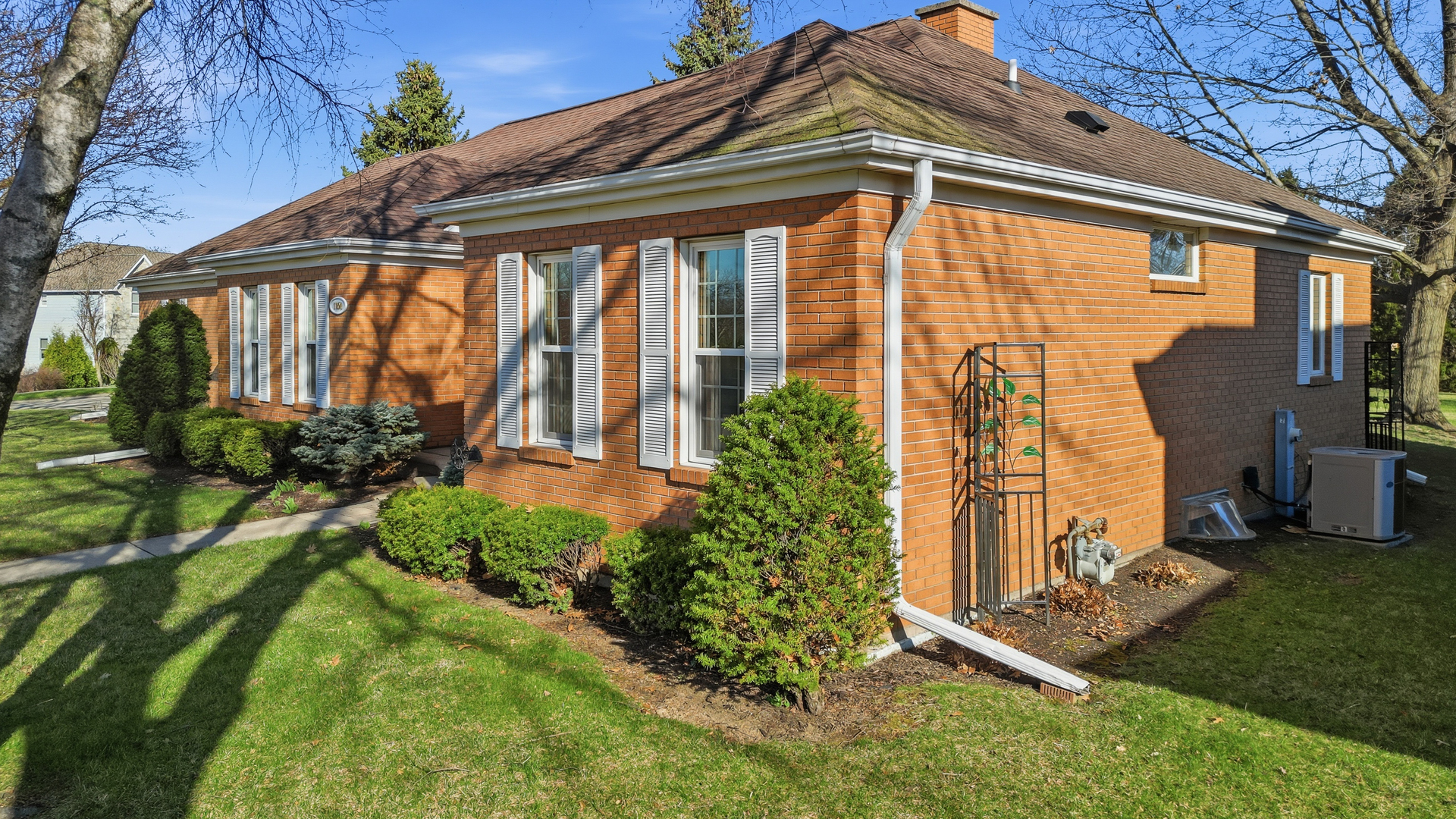 1101 Northridge Dixon, IL 61021 - Photo 33 of 45 a view of a house with backyard and garden