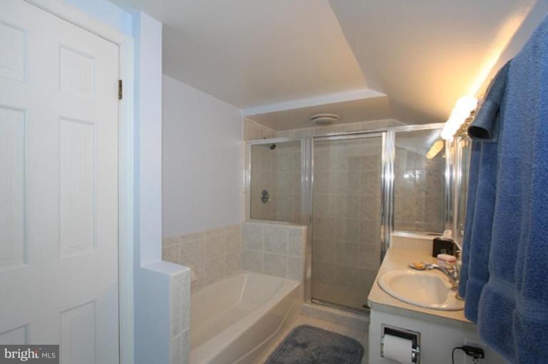 8574 Bozman Neavitt Road St. Michaels, MD 21663 - Photo 22 of 23 Master Bath