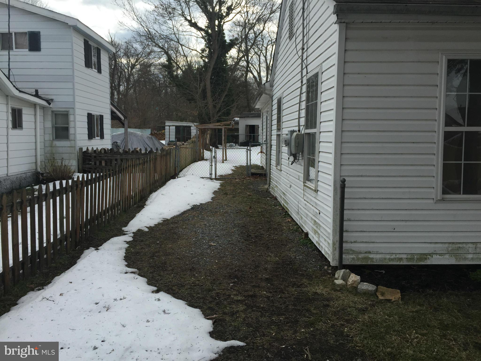 705 East Shore Road Pasadena, MD 21122 - Photo 4 of 17 Side Exterior