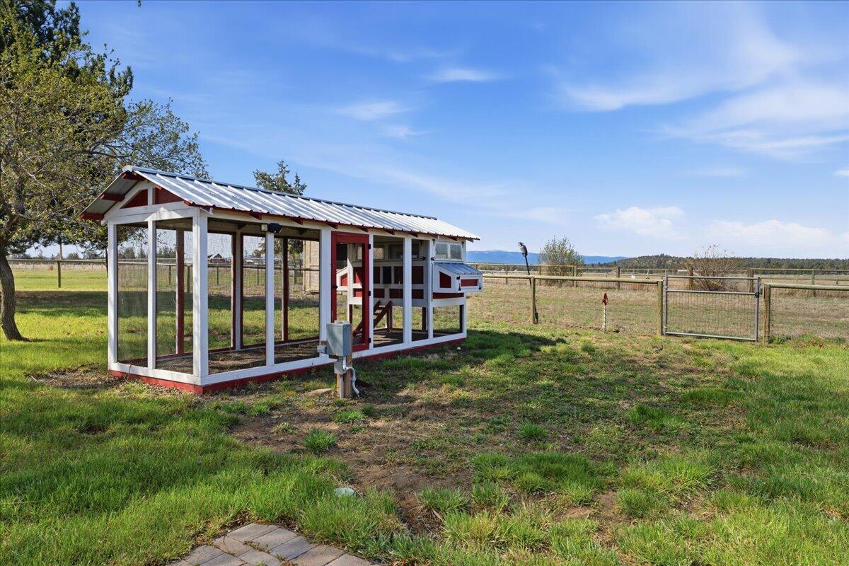66215 Barr Road Bend, OR 97703 - Photo 47 of 63 Custom Chicken Coop