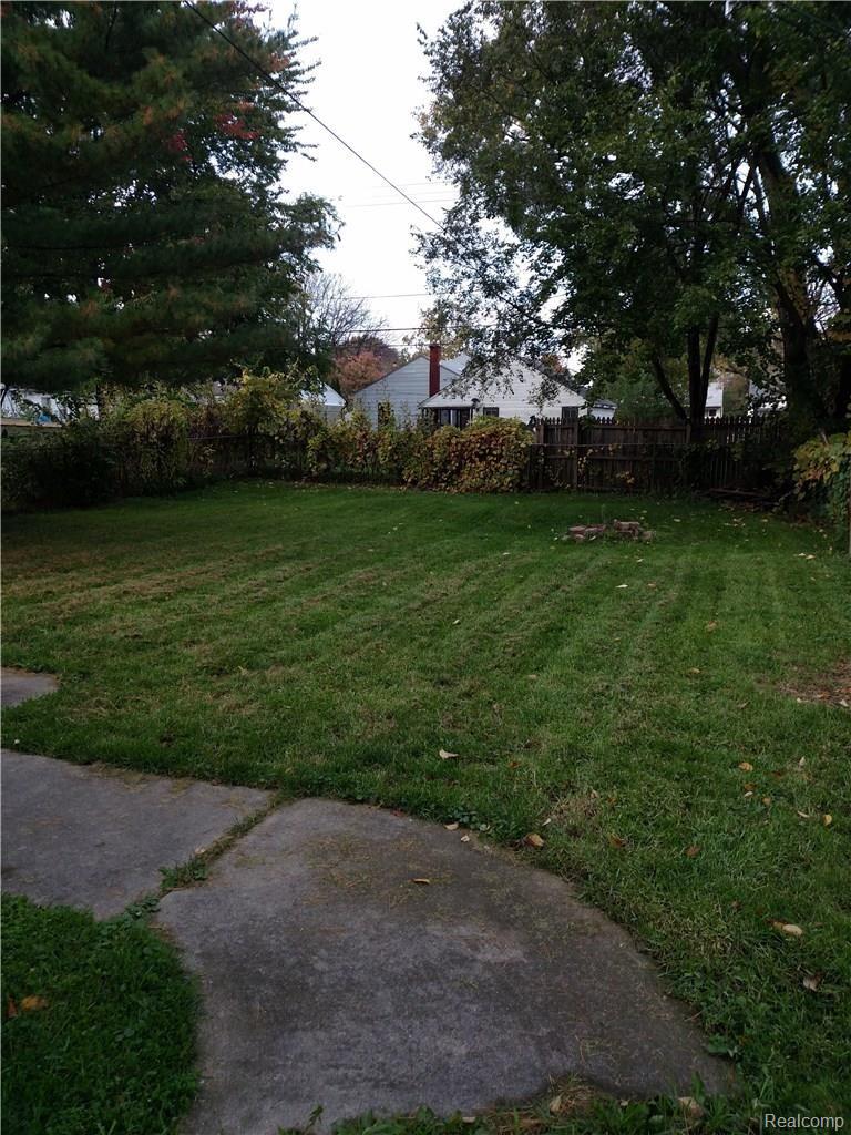 7525 Stephens Road Center Line, MI 48015 - Photo 22 of 24 stephens - 8.jpg