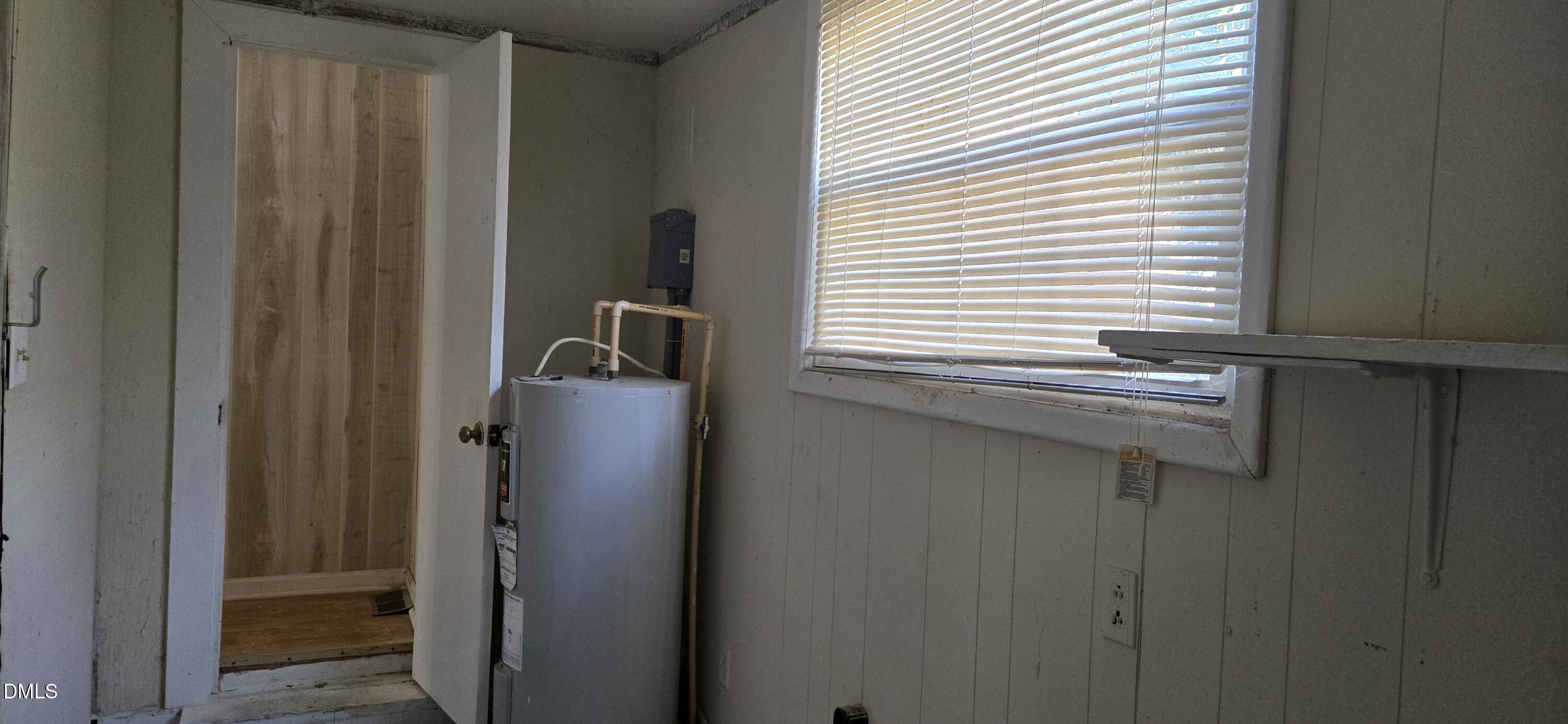 480 5 Bridge Road Clinton, NC 28328 - Photo 19 of 23 a bathroom with a sink and mirror