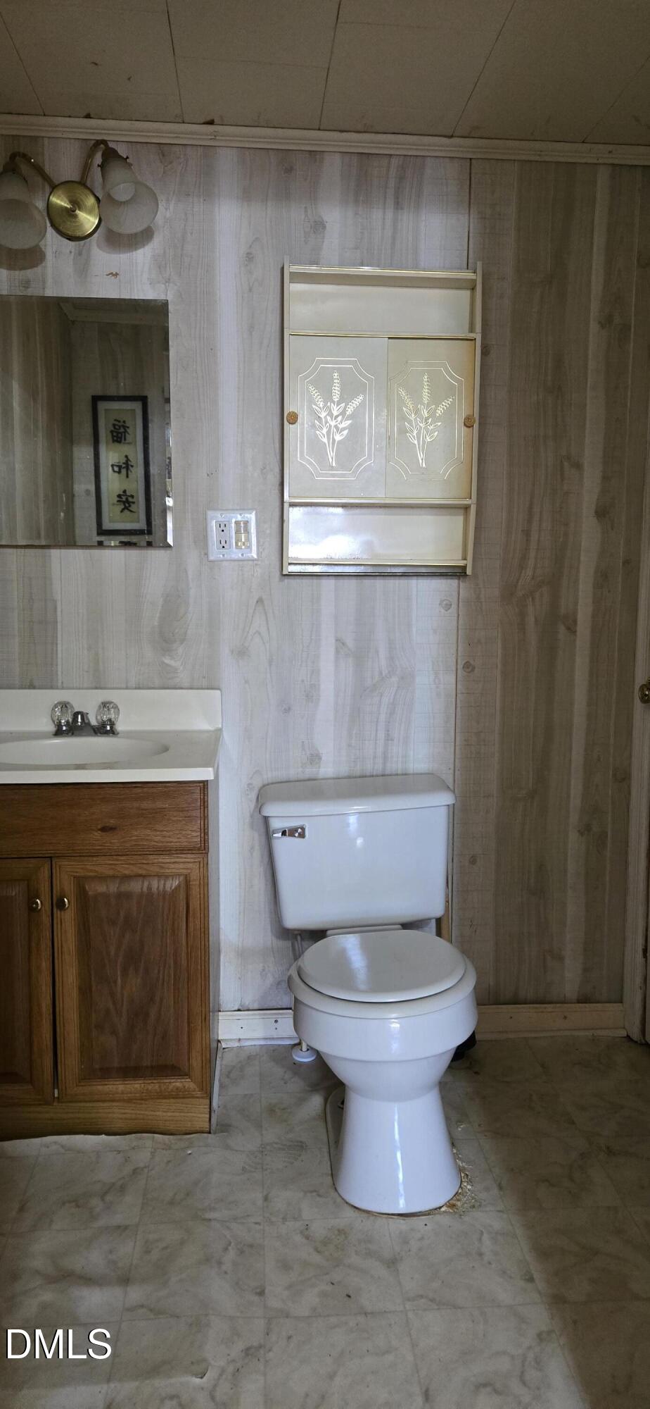 480 5 Bridge Road Clinton, NC 28328 - Photo 20 of 23 a bathroom with a toilet and a sink