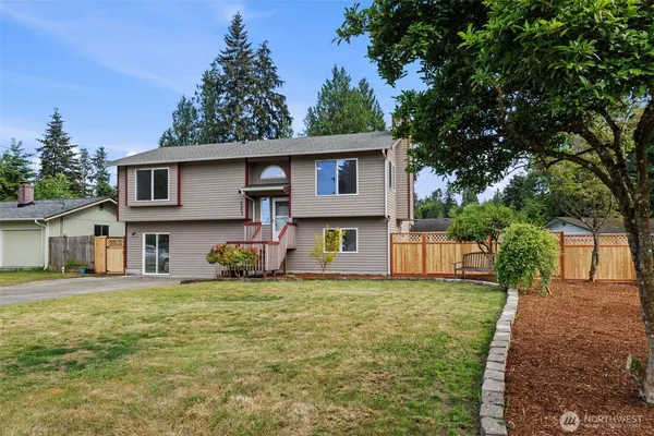 $500,000 | 2233 Northwest Clinton Avenue, Poulsbo, WA 98370
