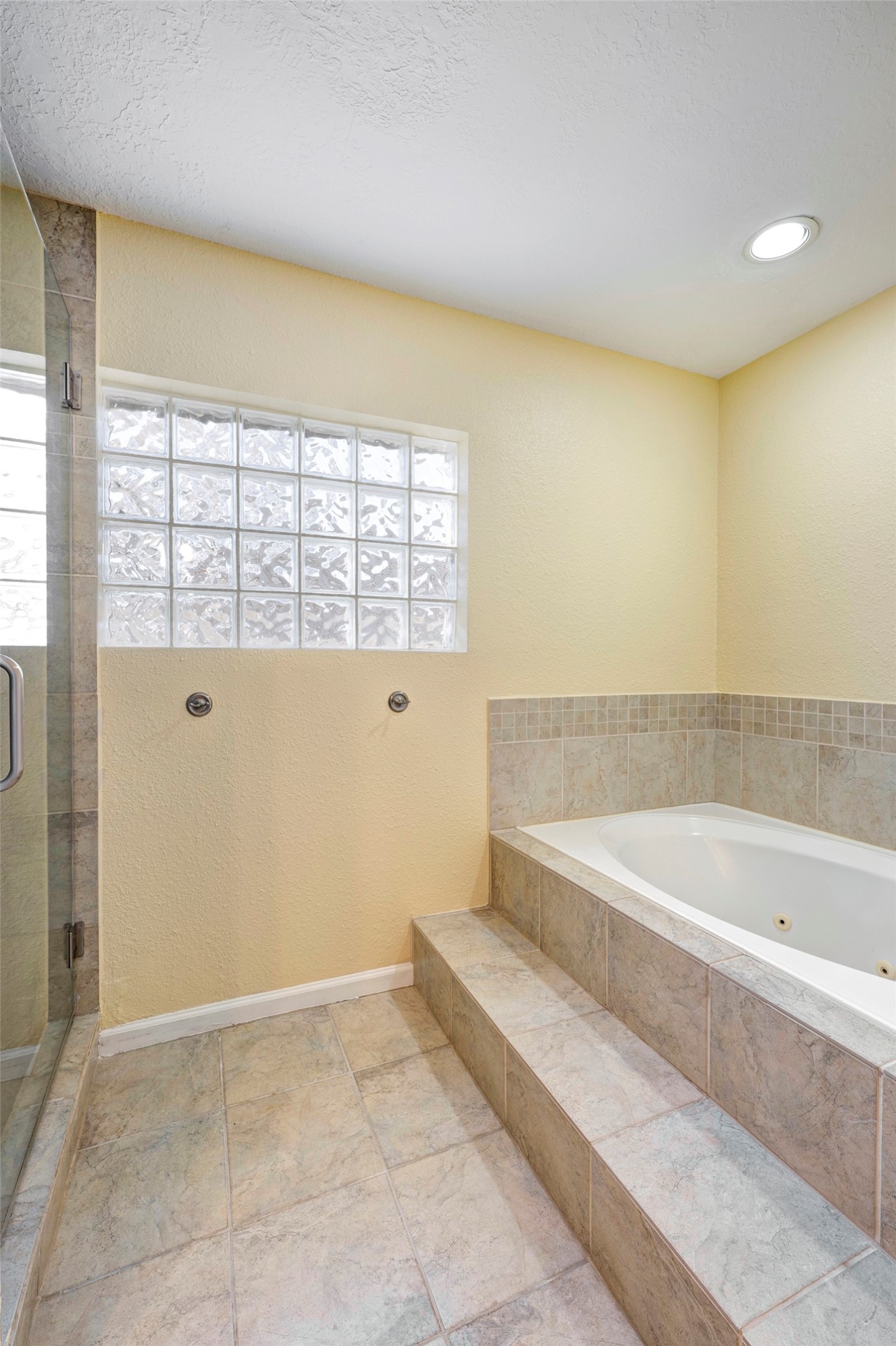 10222 Crooks Way Court Houston, TX 77065 - Photo 12 of 27 Relax and unwind in the soaking tub in the primary bath.