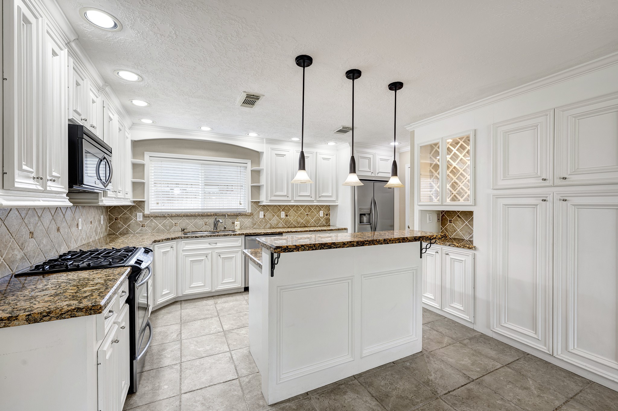 10222 Crooks Way Court Houston, TX 77065 - Photo 6 of 27 Spacious kitchen featuring a large bar height island and abundant cabinetry for ample storage.