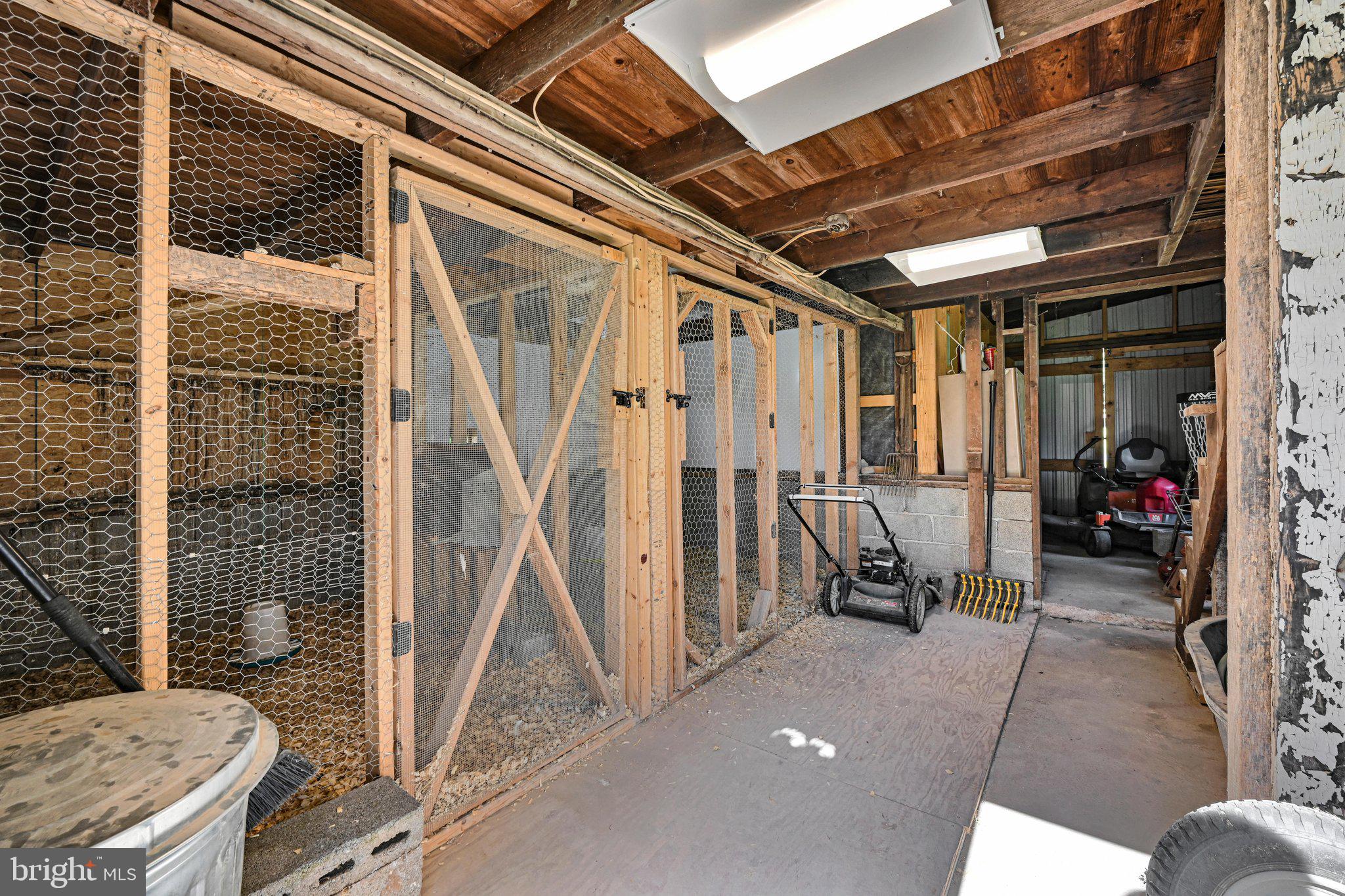 403 West 28th Division Highway Lititz, PA 17543 - Photo 30 of 36 Large Shed with Chicken Coop
