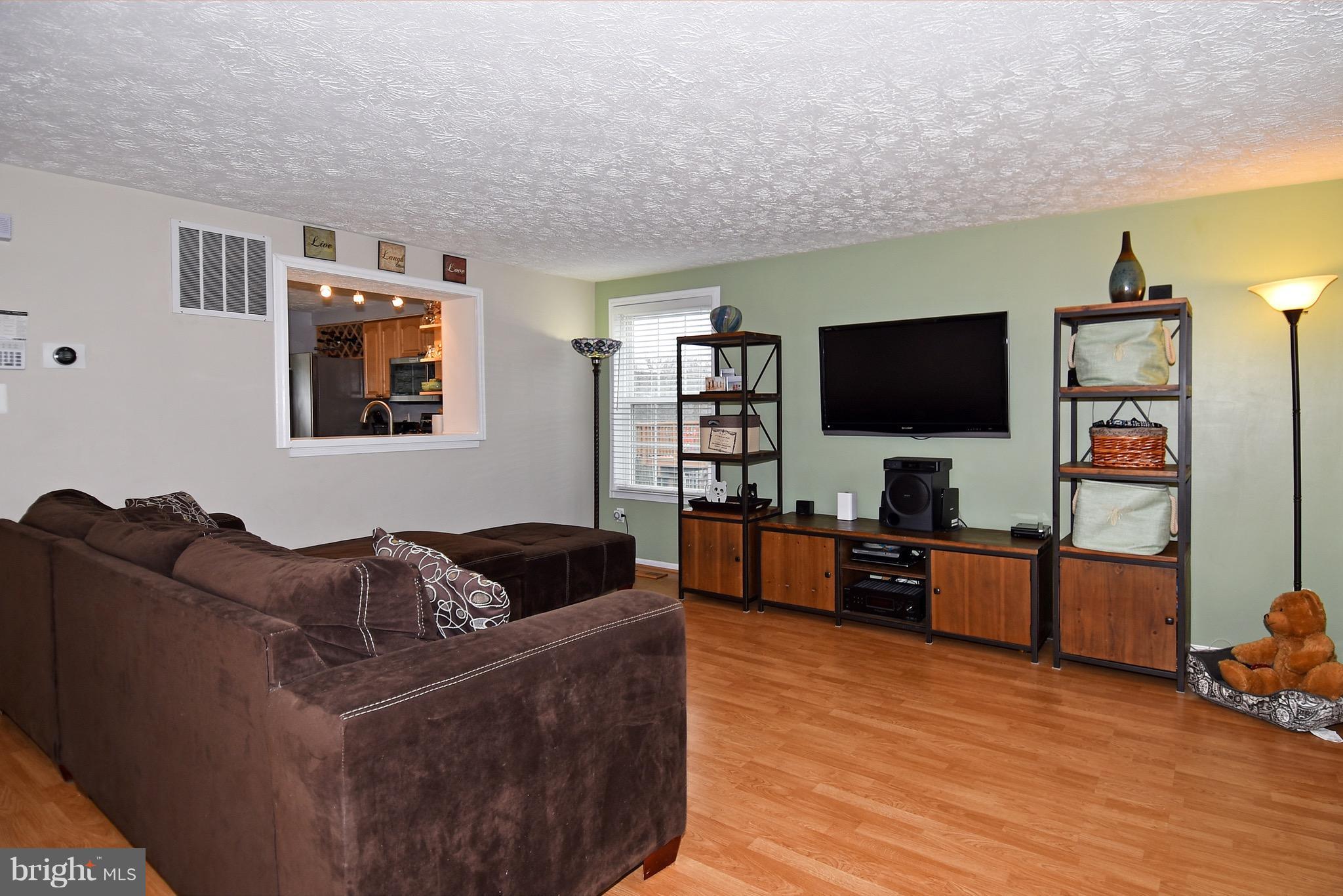 6983 Villa-Del-Rey Court Springfield, VA 22150 - Photo 2 of 30 Living Room