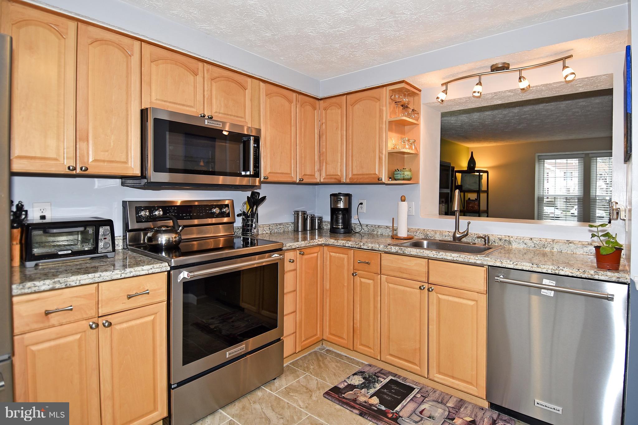 6983 Villa-Del-Rey Court Springfield, VA 22150 - Photo 12 of 30 Kitchen
