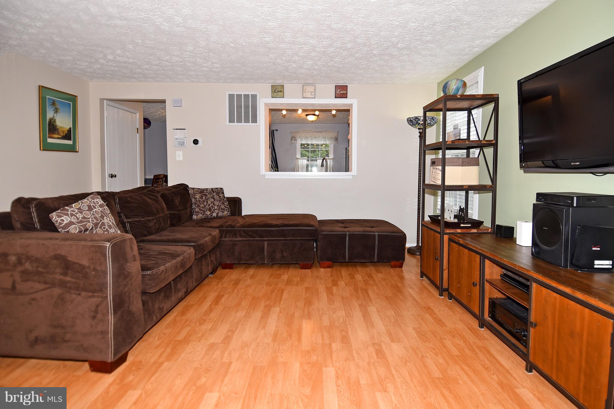 6983 Villa-Del-Rey Court Springfield, VA 22150 - Photo 3 of 30 Living Room