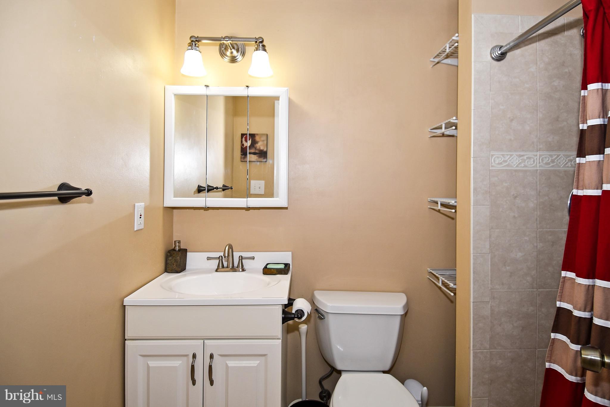 6983 Villa-Del-Rey Court Springfield, VA 22150 - Photo 24 of 30 Bath
