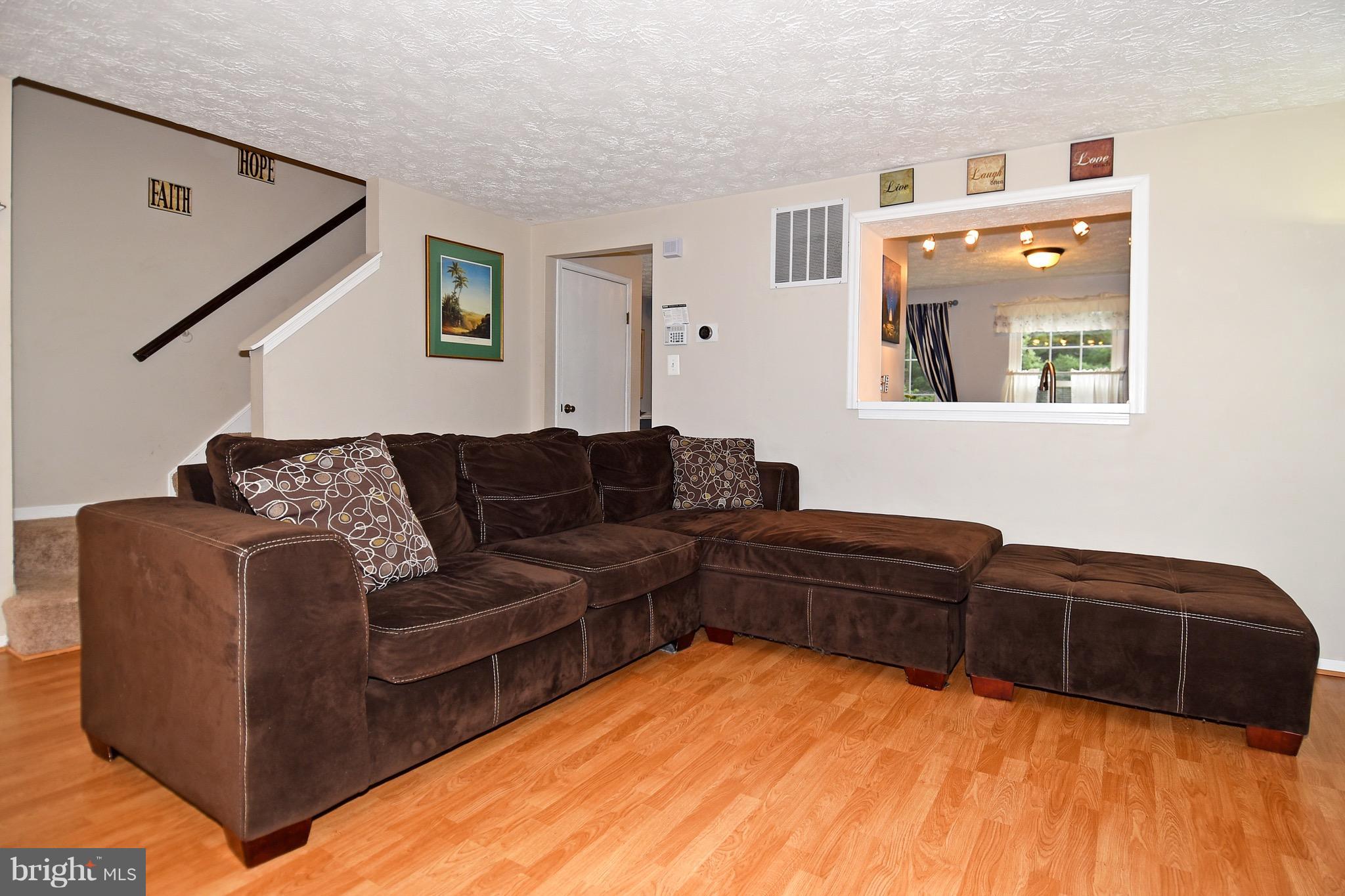 6983 Villa-Del-Rey Court Springfield, VA 22150 - Photo 4 of 30 Living Room