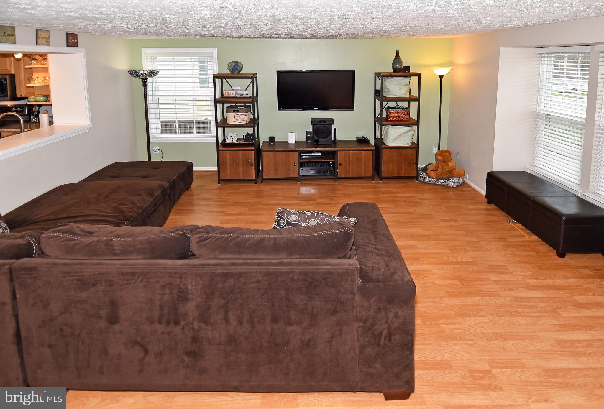 6983 Villa-Del-Rey Court Springfield, VA 22150 - Photo 5 of 30 Living Room