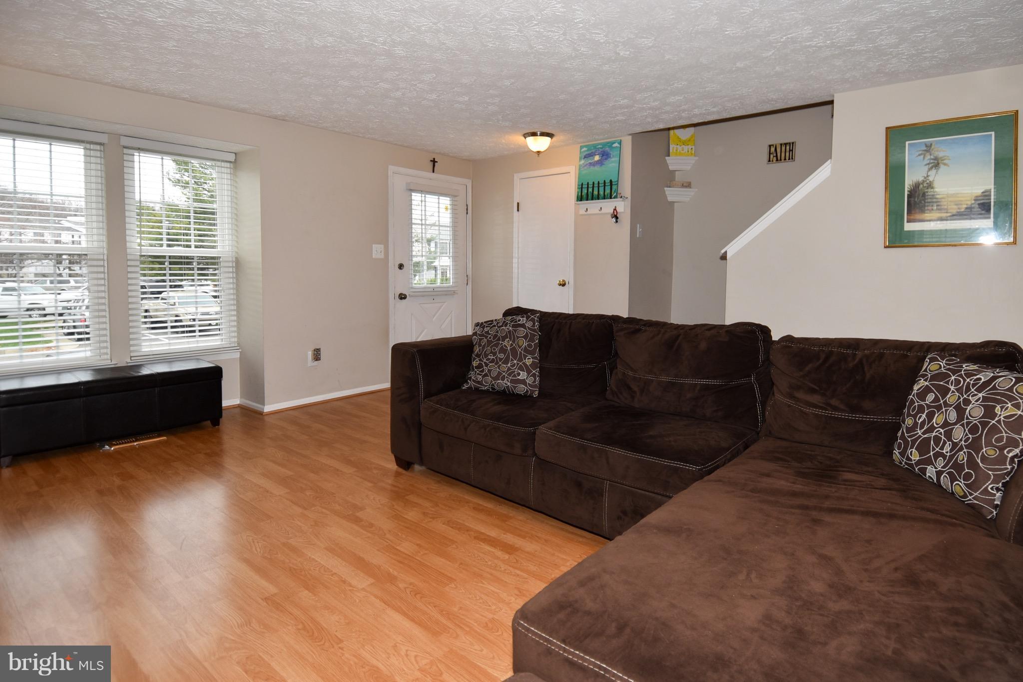 6983 Villa-Del-Rey Court Springfield, VA 22150 - Photo 6 of 30 Living Room
