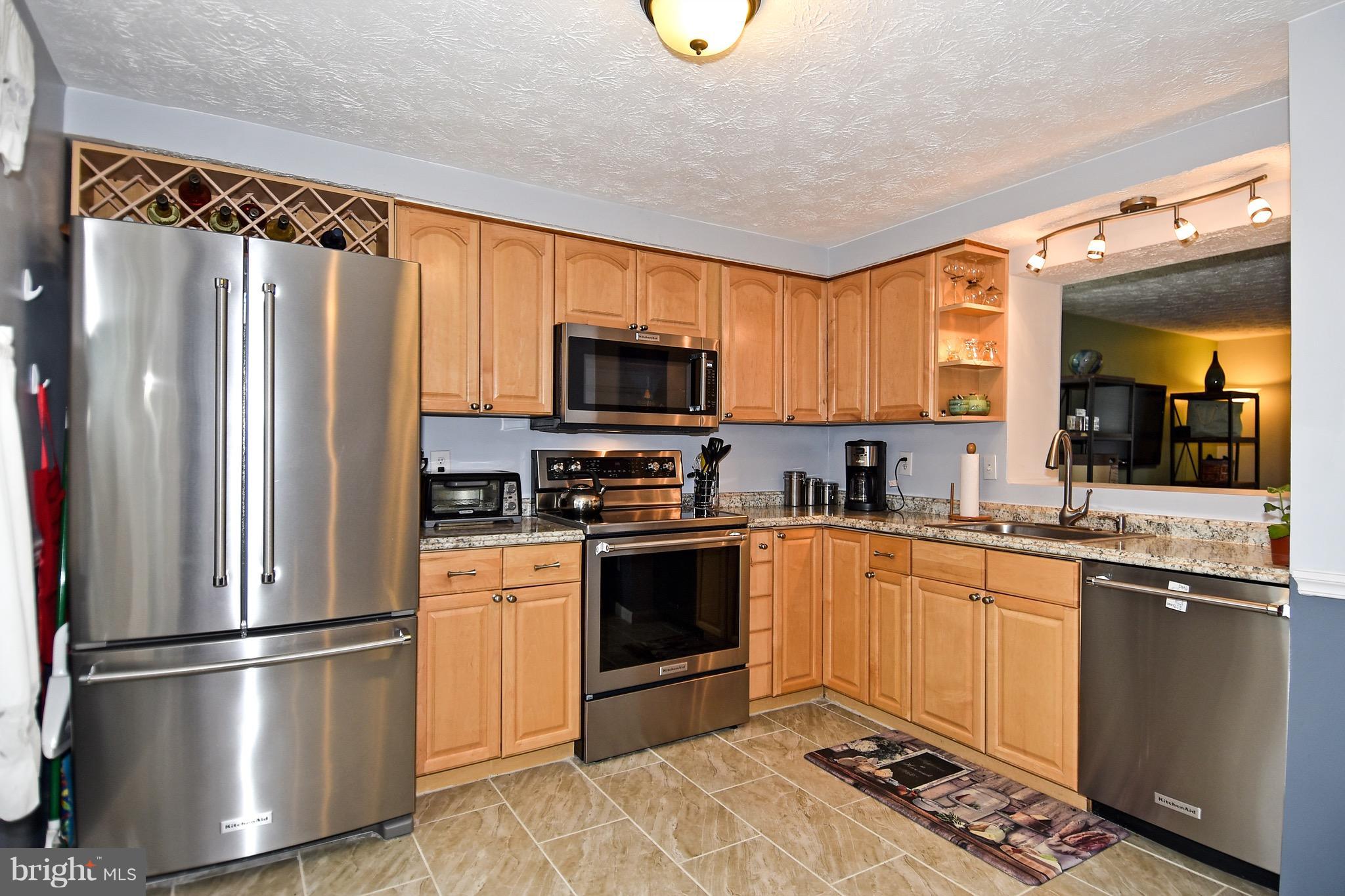 6983 Villa-Del-Rey Court Springfield, VA 22150 - Photo 8 of 30 Kitchen