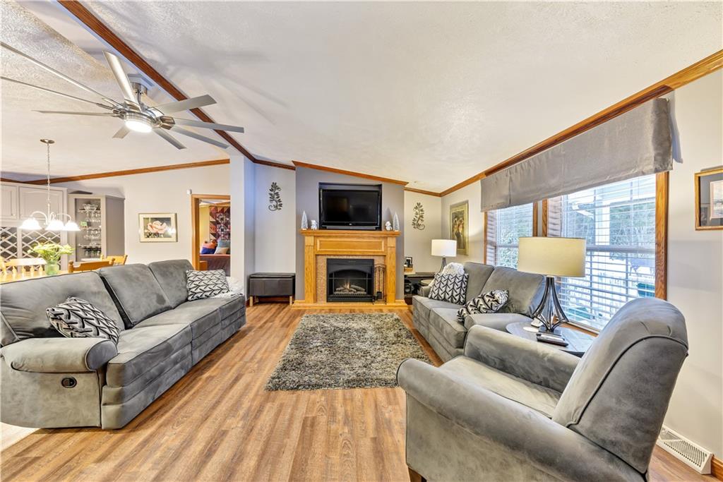 585 Diamond Road Grove City, PA 16127 - Photo 3 of 25