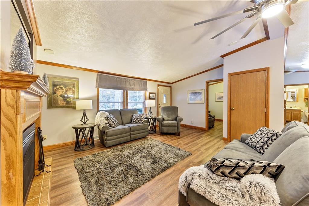 585 Diamond Road Grove City, PA 16127 - Photo 4 of 25